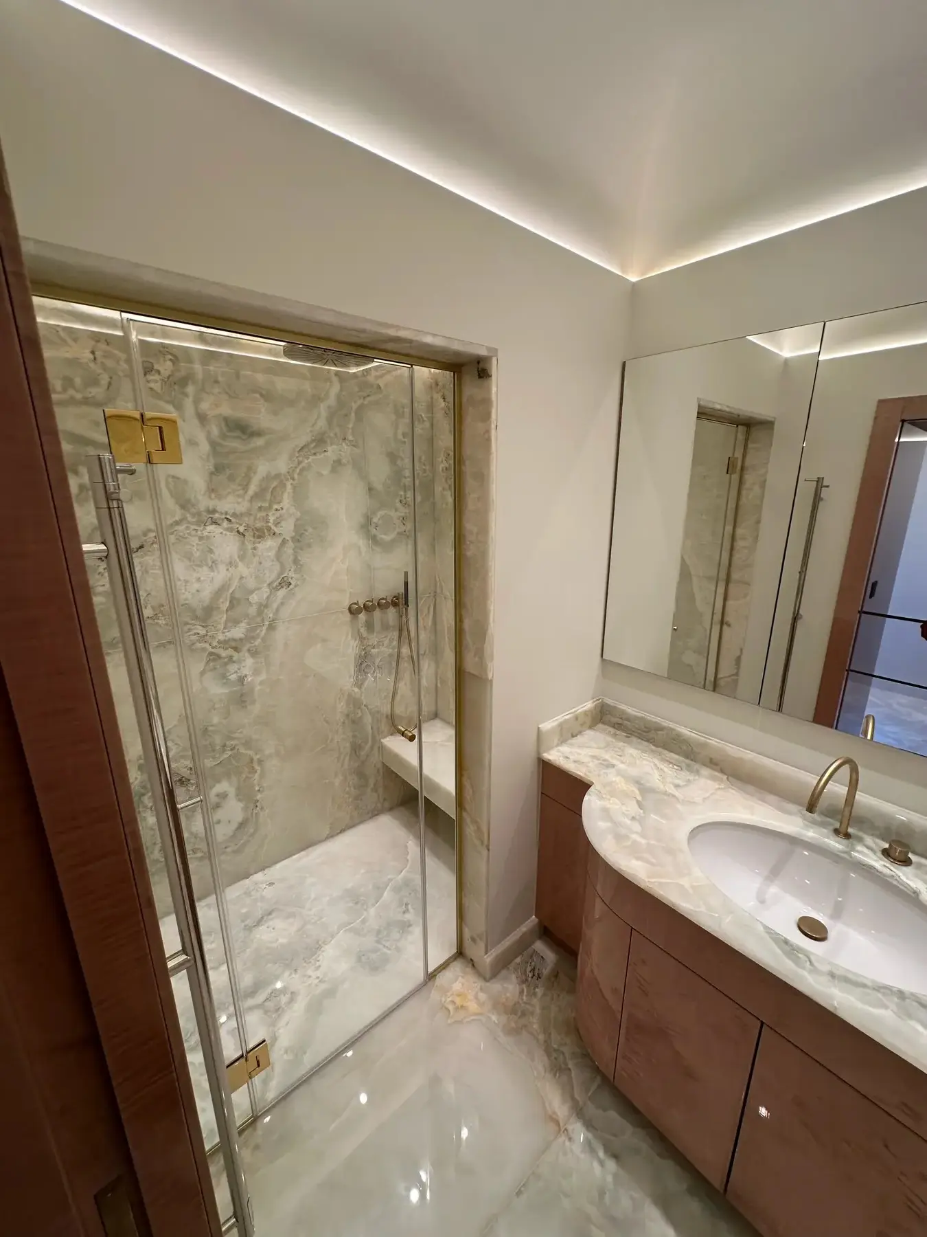 Ensuite bathroom with onyx shower, vanity and LED strip ceiling - Holland Park London