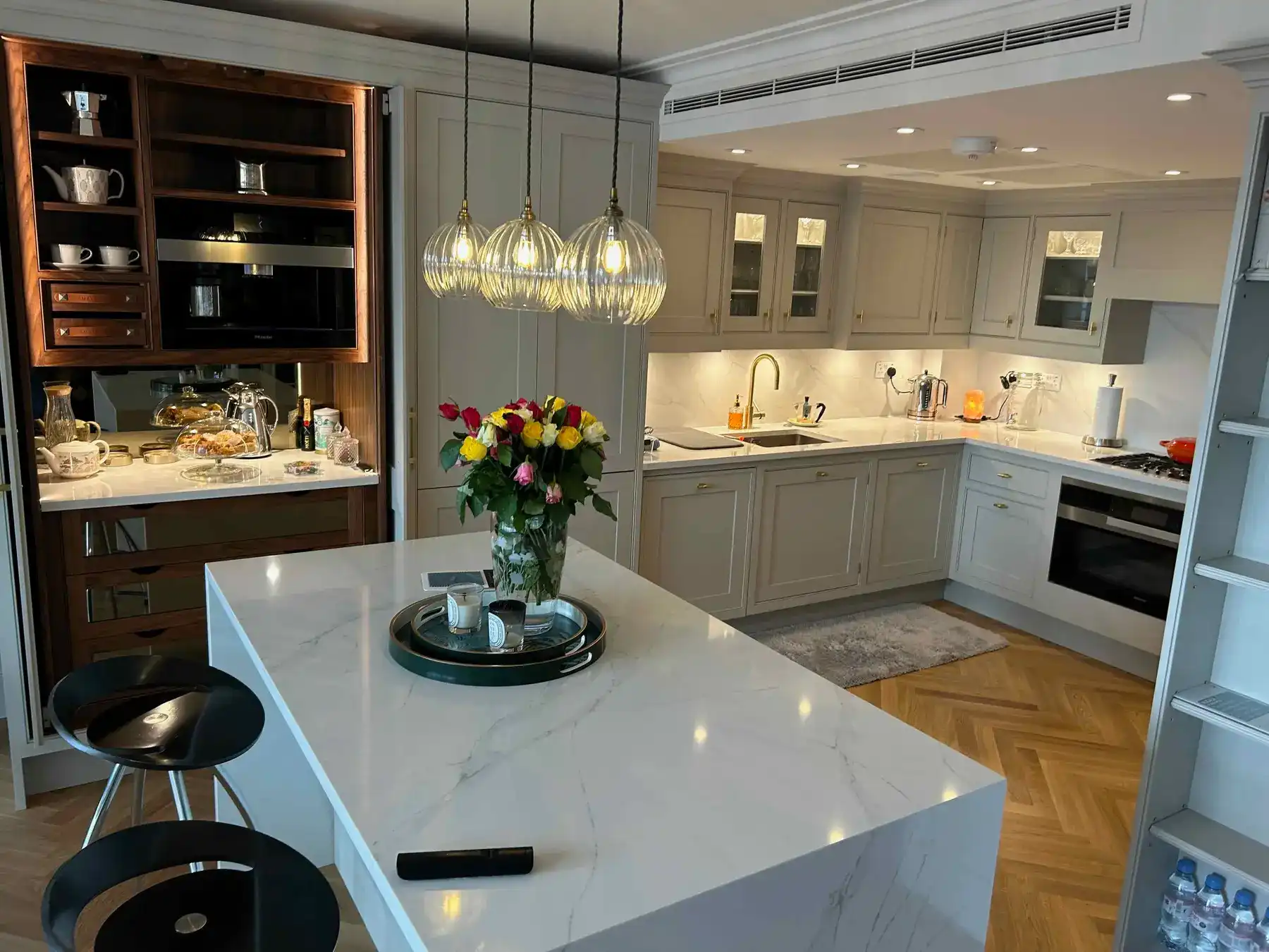 Luxury kitchen with marble island and gold pendants - Chelsea SW10